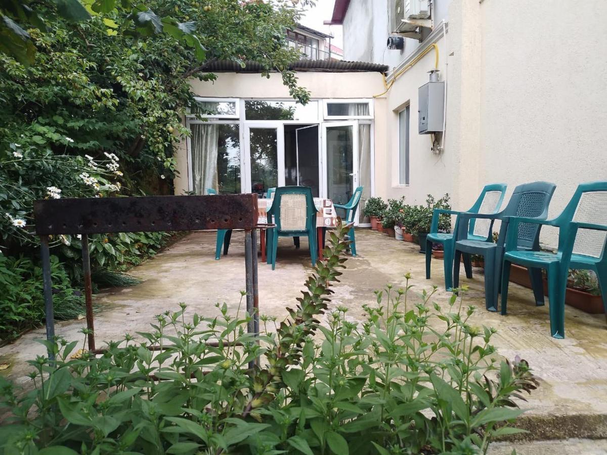 Merabi And Neli Guest House Makhinjauri Buitenkant foto