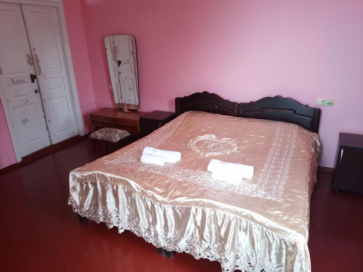 Merabi And Neli Guest House Makhinjauri Buitenkant foto