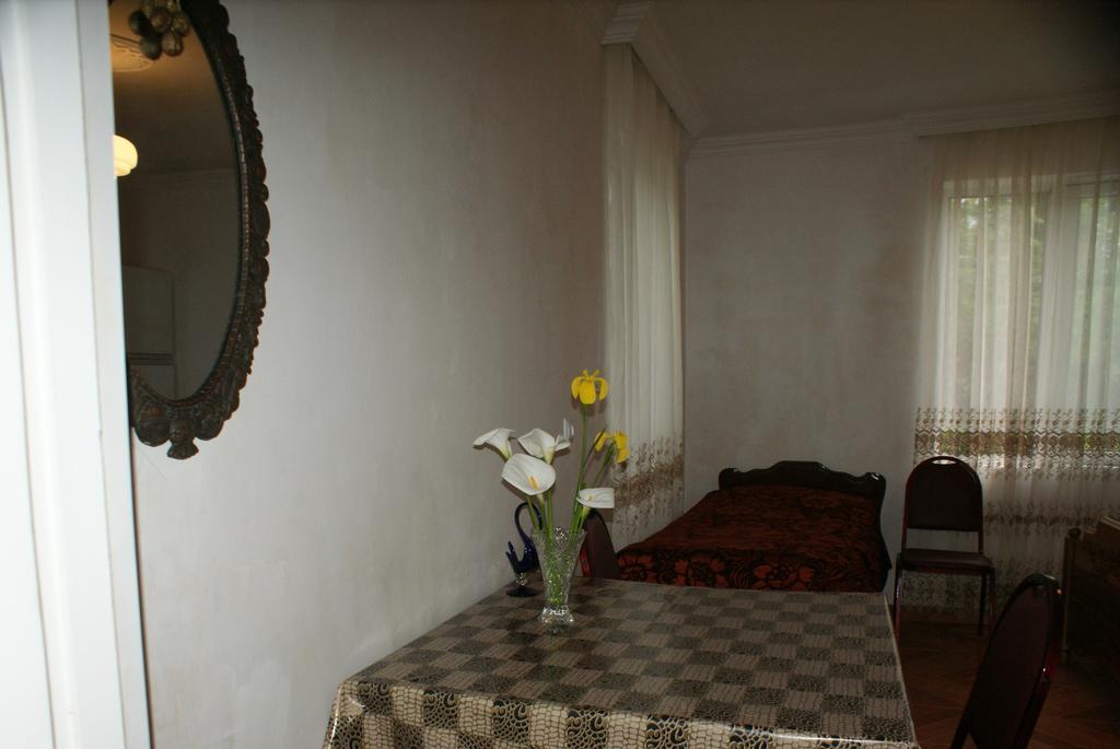 Merabi And Neli Guest House Makhinjauri Buitenkant foto