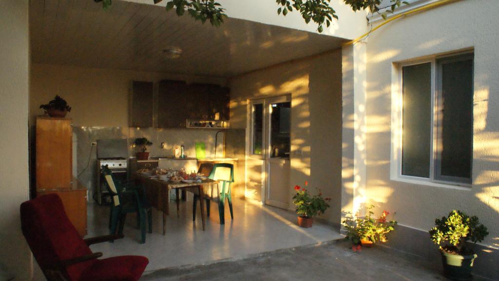 Merabi And Neli Guest House Makhinjauri Buitenkant foto