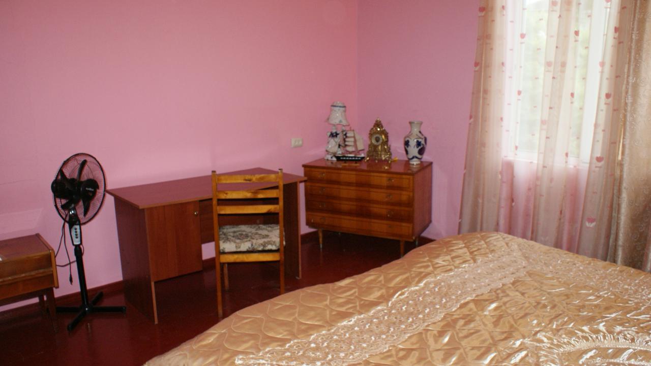 Merabi And Neli Guest House Makhinjauri Buitenkant foto