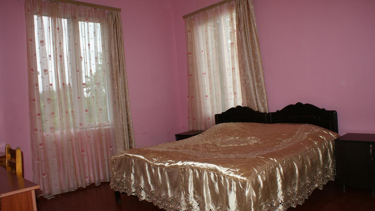 Merabi And Neli Guest House Makhinjauri Buitenkant foto