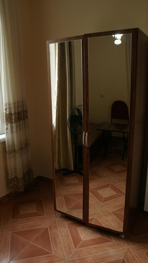 Merabi And Neli Guest House Makhinjauri Buitenkant foto